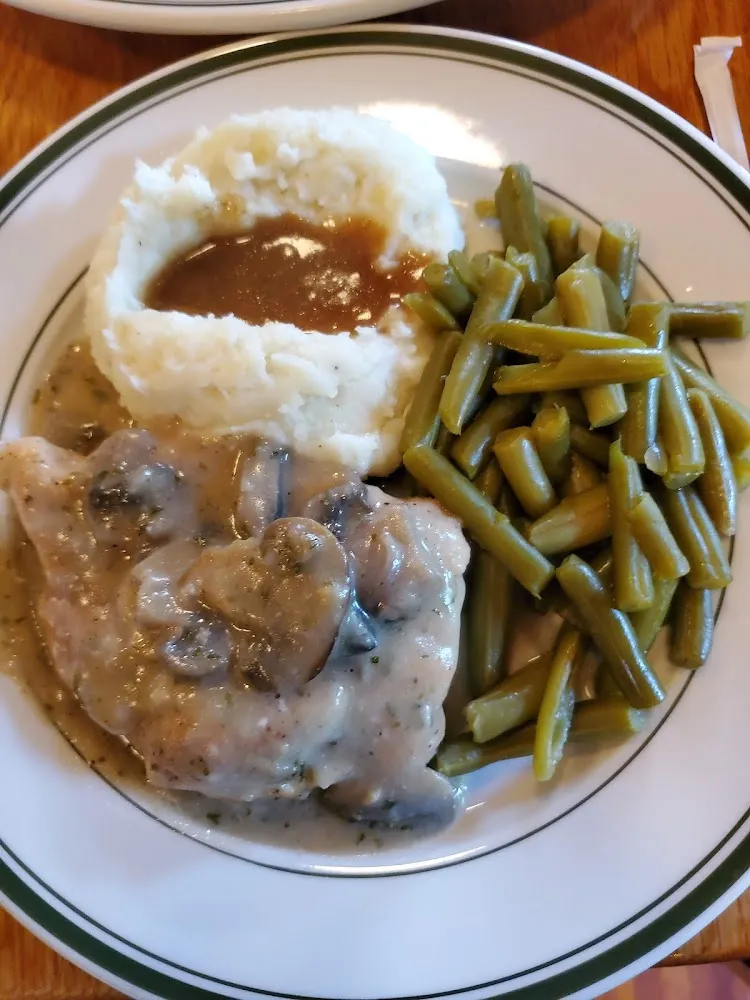 Chicken with Mushrooms Green Beans and Mashed Potatoes